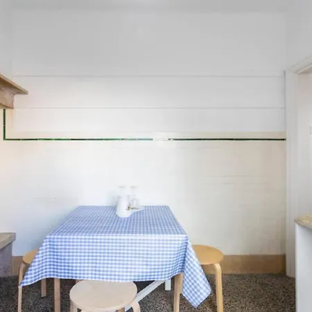 Πανσιόν Brand New Fully Furnished Just 20 Meters From Anjos Metro Station - 3